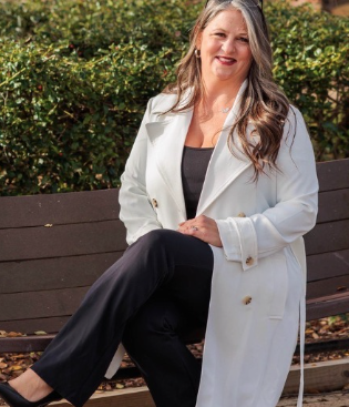Samantha Bowling, listing agent